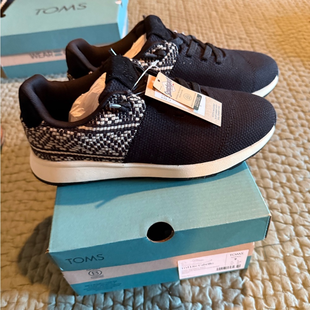 TOMS Women’s New Black and White Slip-On Sneakers